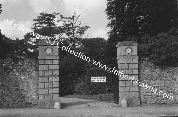 ITALIAN LEGATION  LUCAN HOUSE  ENTRANCE IN VILLAGE STREET